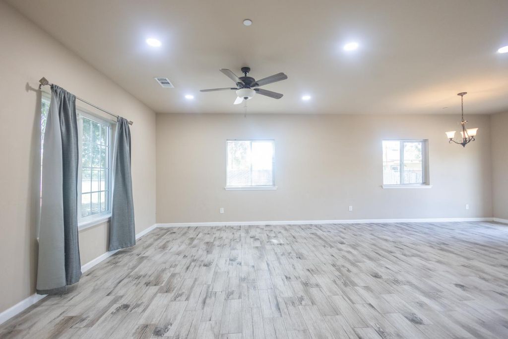 Image 8 of property listing at 1707 Sylvia Street, Selma, CA 93662