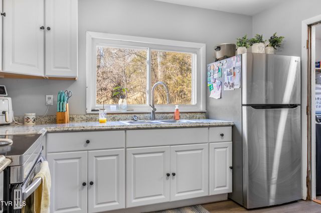 9086 Middle Wallens Creek Road, Jonesville, VA 24263