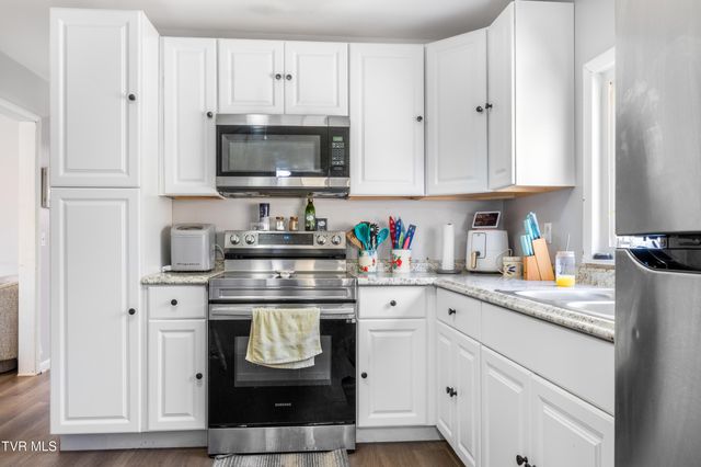 9086 Middle Wallens Creek Road, Jonesville, VA 24263