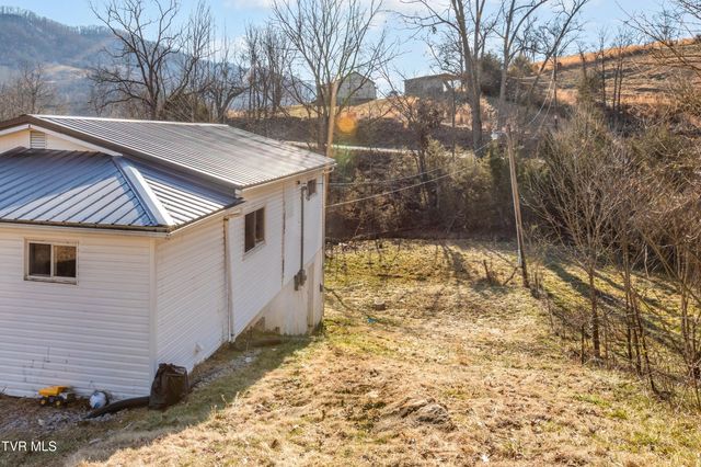 9086 Middle Wallens Creek Road, Jonesville, VA 24263