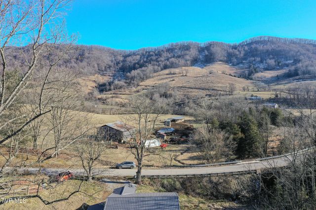 9086 Middle Wallens Creek Road, Jonesville, VA 24263