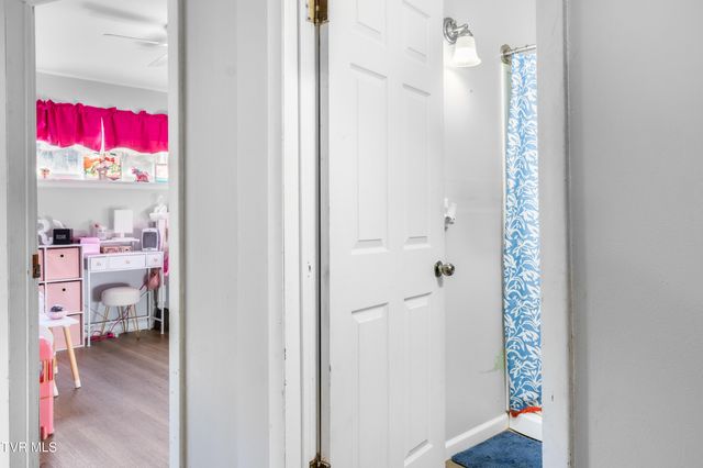 9086 Middle Wallens Creek Road, Jonesville, VA 24263