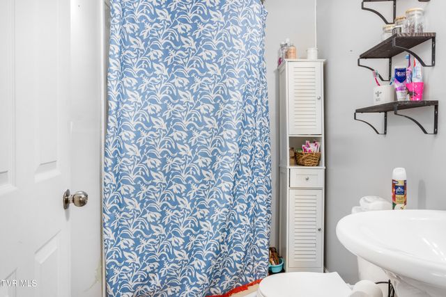 9086 Middle Wallens Creek Road, Jonesville, VA 24263