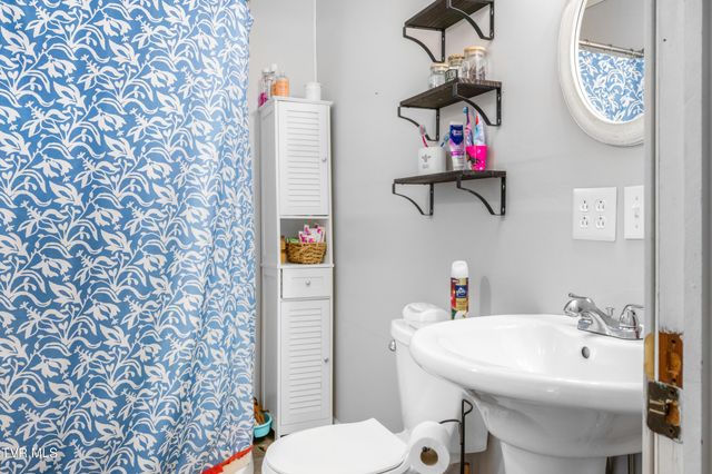 9086 Middle Wallens Creek Road, Jonesville, VA 24263