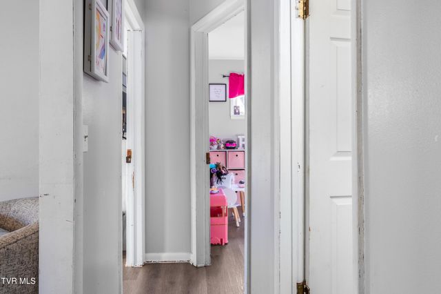 9086 Middle Wallens Creek Road, Jonesville, VA 24263