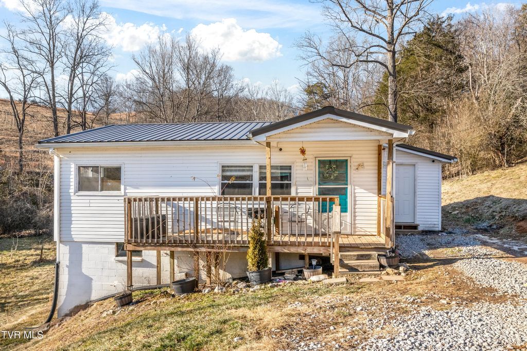 9086 Middle Wallens Creek Road, Jonesville, VA 24263