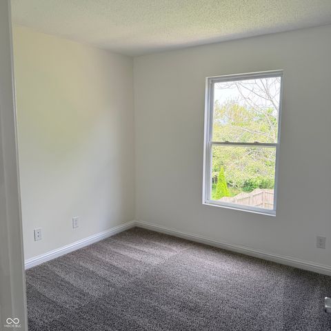 8392 S Paddleboat Lane, Pendleton, IN 46064