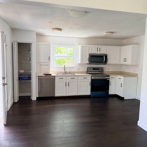 8392 S Paddleboat Lane, Pendleton, IN 46064