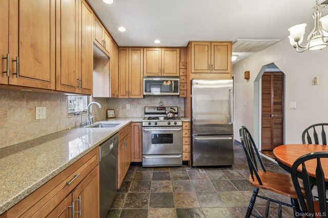 89 Green Road, West Nyack, NY 10994