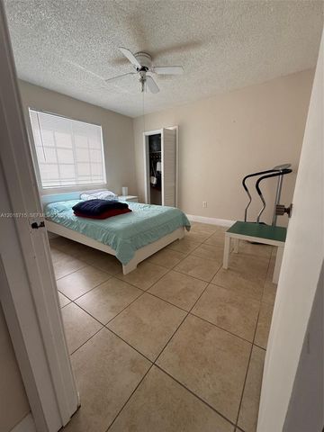 6720 SW 21st St 1, Miami, FL 33155