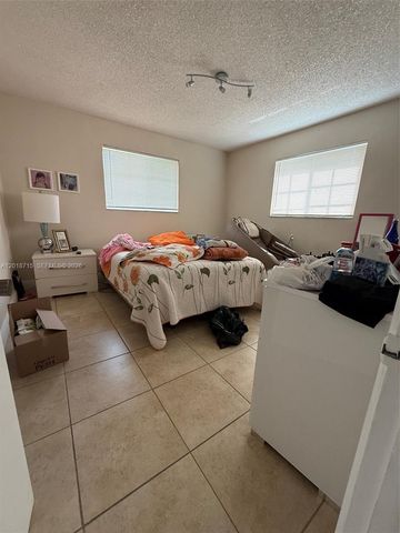 6720 SW 21st St 1, Miami, FL 33155