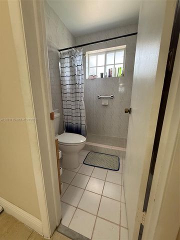 6720 SW 21st St 1, Miami, FL 33155