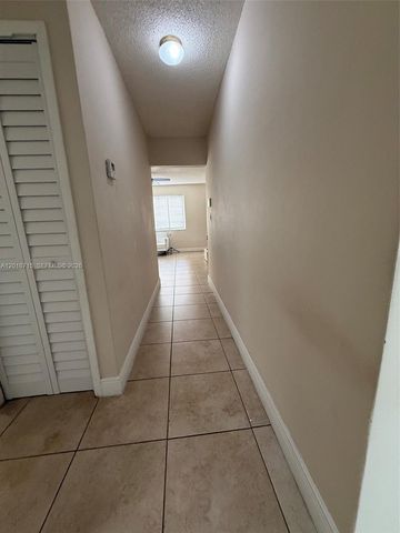 6720 SW 21st St 1, Miami, FL 33155