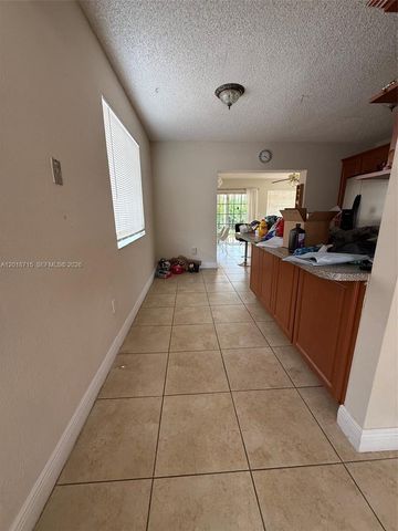 6720 SW 21st St 1, Miami, FL 33155