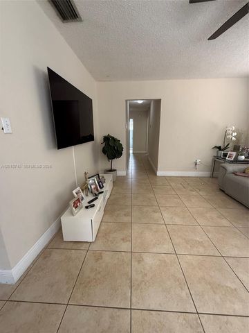 6720 SW 21st St 1, Miami, FL 33155