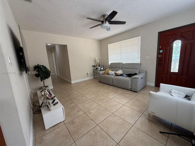6720 SW 21st St 1, Miami, FL 33155