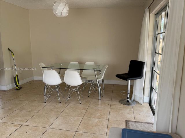 6720 SW 21st St 1, Miami, FL 33155