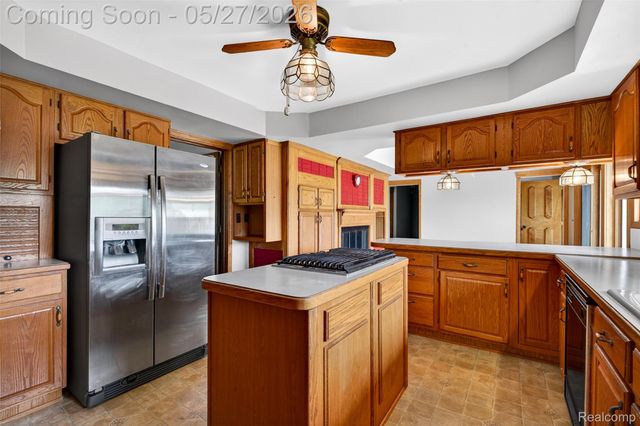 26995 James Avenue, Flat Rock, MI 48134