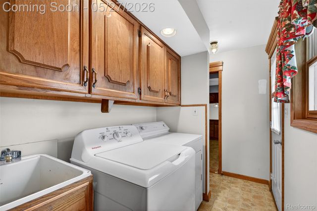 26995 James Avenue, Flat Rock, MI 48134