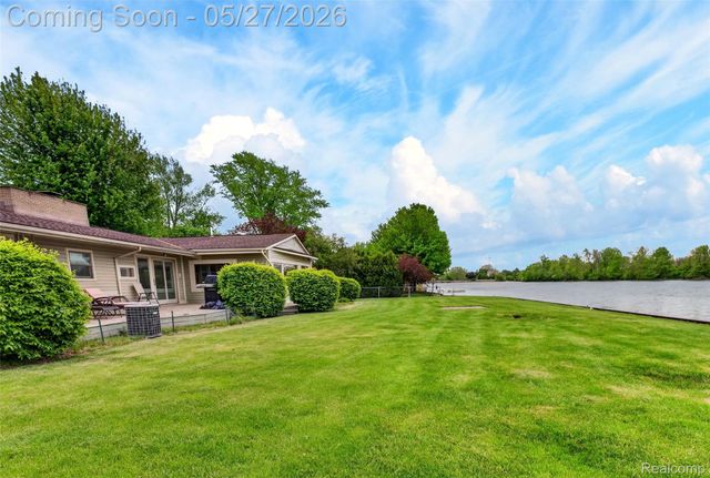 26995 James Avenue, Flat Rock, MI 48134
