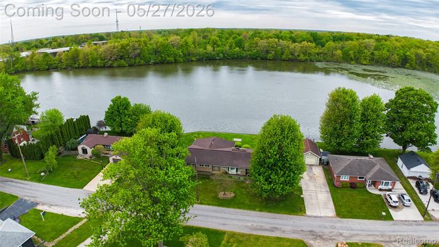 26995 James Avenue, Flat Rock, MI 48134