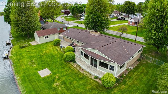 26995 James Avenue, Flat Rock, MI 48134