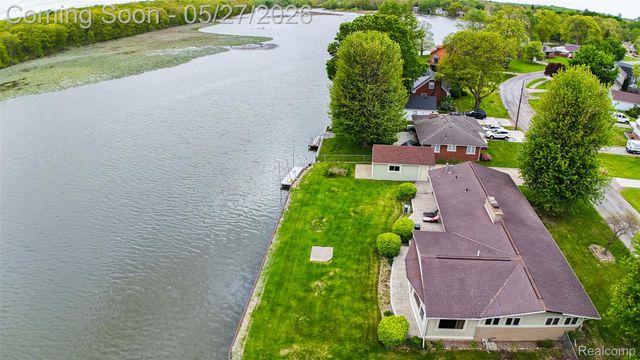 26995 James Avenue, Flat Rock, MI 48134
