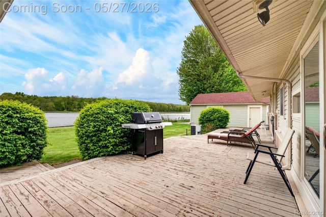 26995 James Avenue, Flat Rock, MI 48134