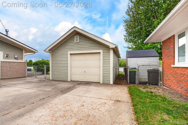 26995 James Avenue, Flat Rock, MI 48134