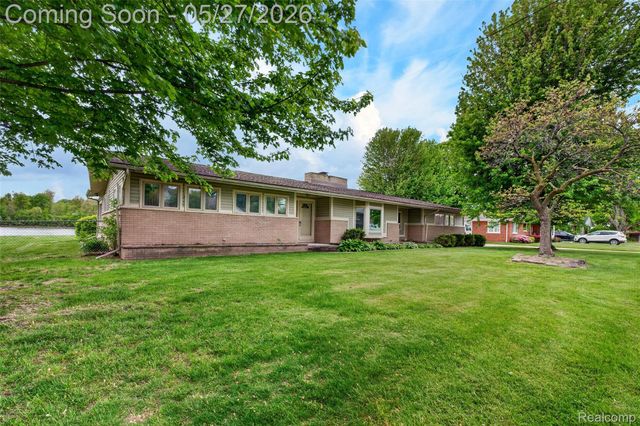 26995 James Avenue, Flat Rock, MI 48134