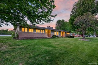 26995 James Avenue, Flat Rock, MI 48134