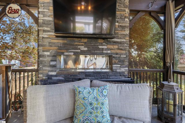 24 Appian Circle, Simpsonville, SC 29681