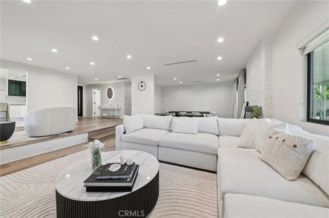 15937 Londelius Street, North Hills, CA 91343