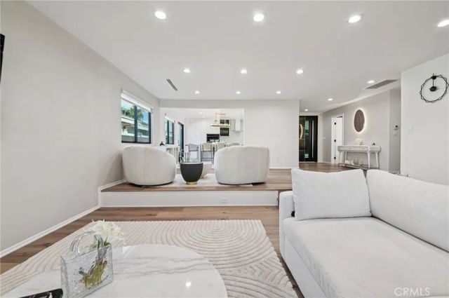 15937 Londelius Street, North Hills, CA 91343