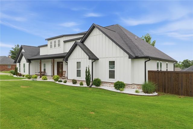 1575 Winters Street, Pea Ridge, AR 72751