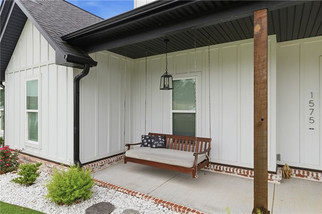 1575 Winters Street, Pea Ridge, AR 72751