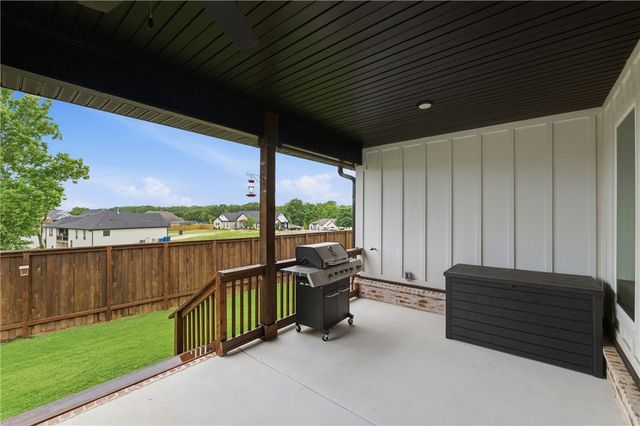 1575 Winters Street, Pea Ridge, AR 72751