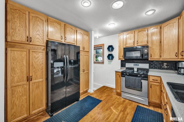 4222 S LAFAYETTE Avenue, Bartonville, IL 61607