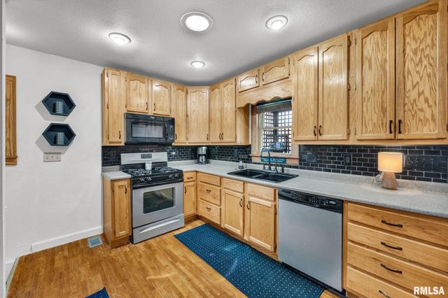 4222 S LAFAYETTE Avenue, Bartonville, IL 61607