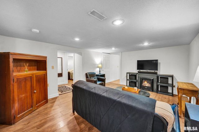 4222 S LAFAYETTE Avenue, Bartonville, IL 61607