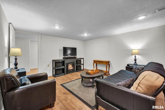 4222 S LAFAYETTE Avenue, Bartonville, IL 61607