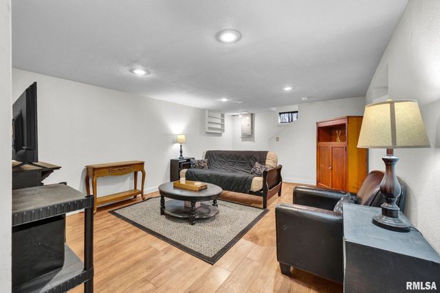 4222 S LAFAYETTE Avenue, Bartonville, IL 61607