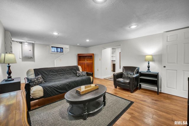 4222 S LAFAYETTE Avenue, Bartonville, IL 61607