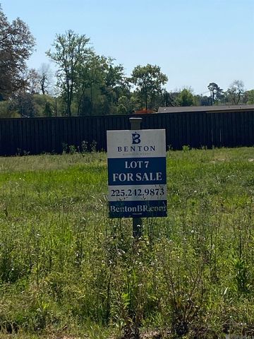 114 Magnolia Wood Ave, Baton Rouge, LA 70808