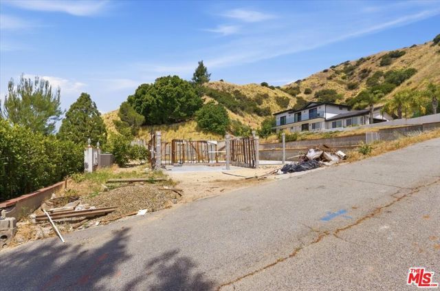 9865 Lanark Street, Sun Valley (los Angeles), CA 91352