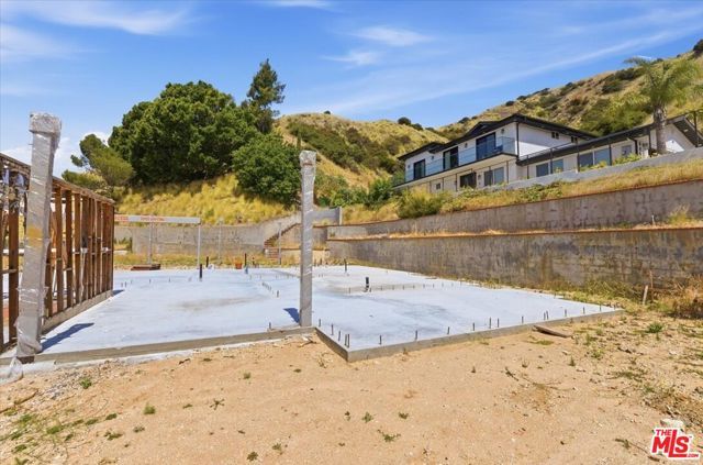9865 Lanark Street, Sun Valley (los Angeles), CA 91352