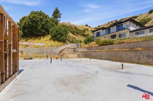 9865 Lanark Street, Sun Valley (los Angeles), CA 91352
