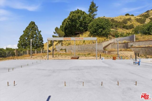 9865 Lanark Street, Sun Valley (los Angeles), CA 91352
