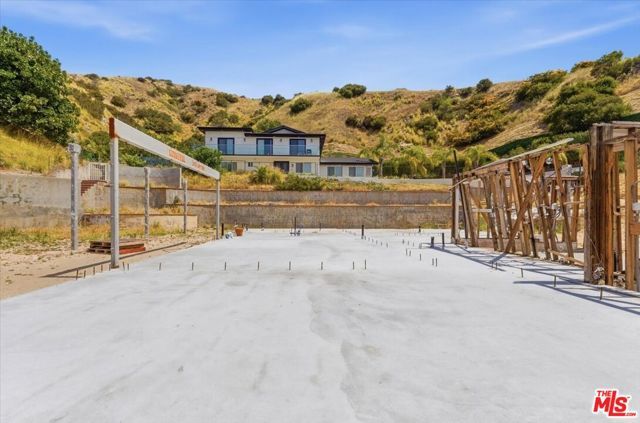 9865 Lanark Street, Sun Valley (los Angeles), CA 91352