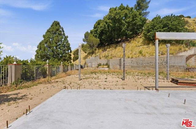 9865 Lanark Street, Sun Valley (los Angeles), CA 91352